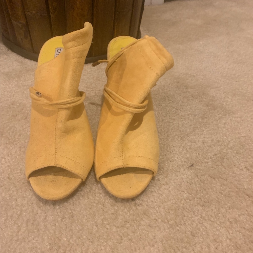 Shoes - Picture 2 of 4